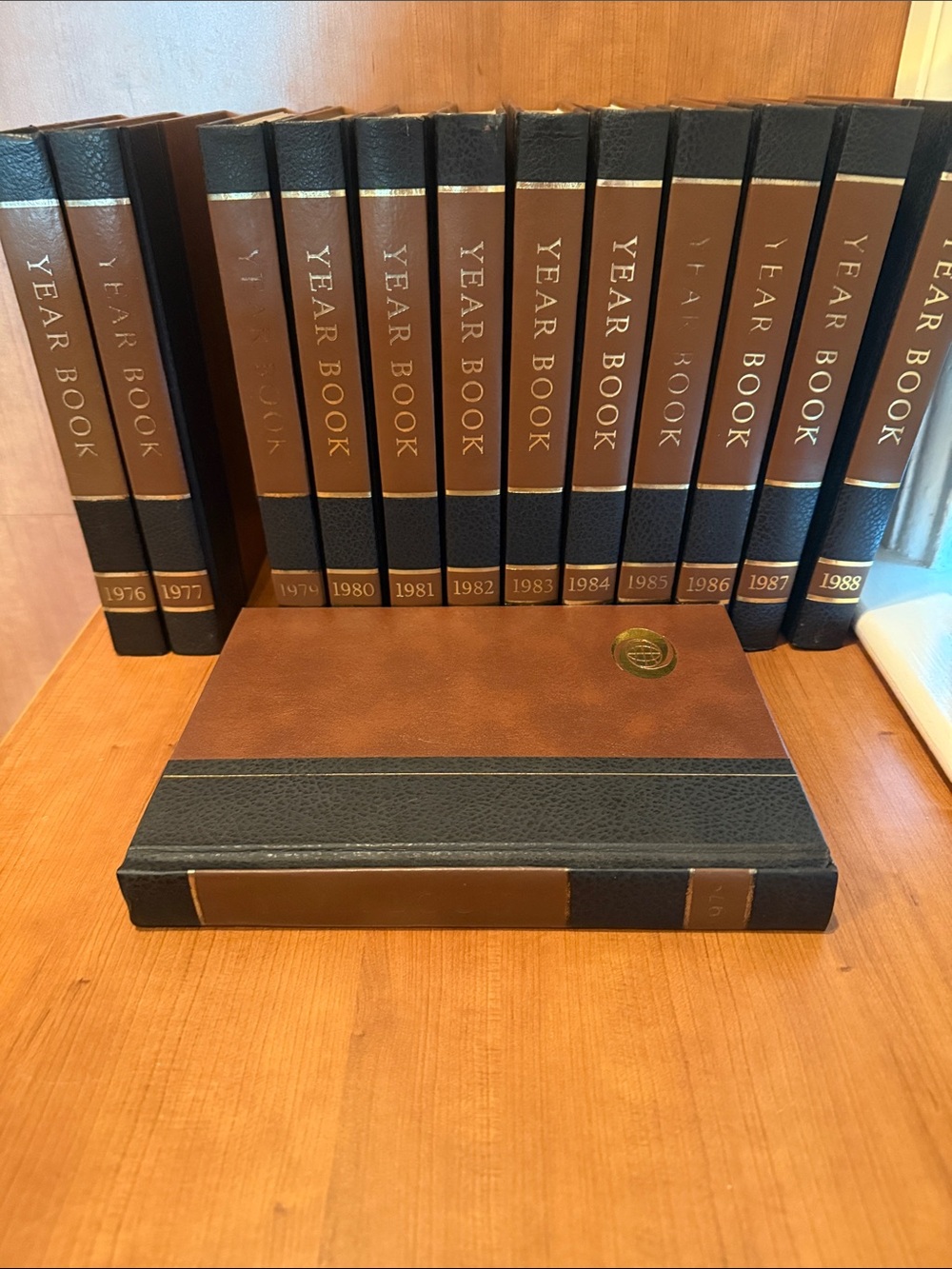 Vintage 1978 Year Book A Review of the events of 1977 -World Book Encylopedia